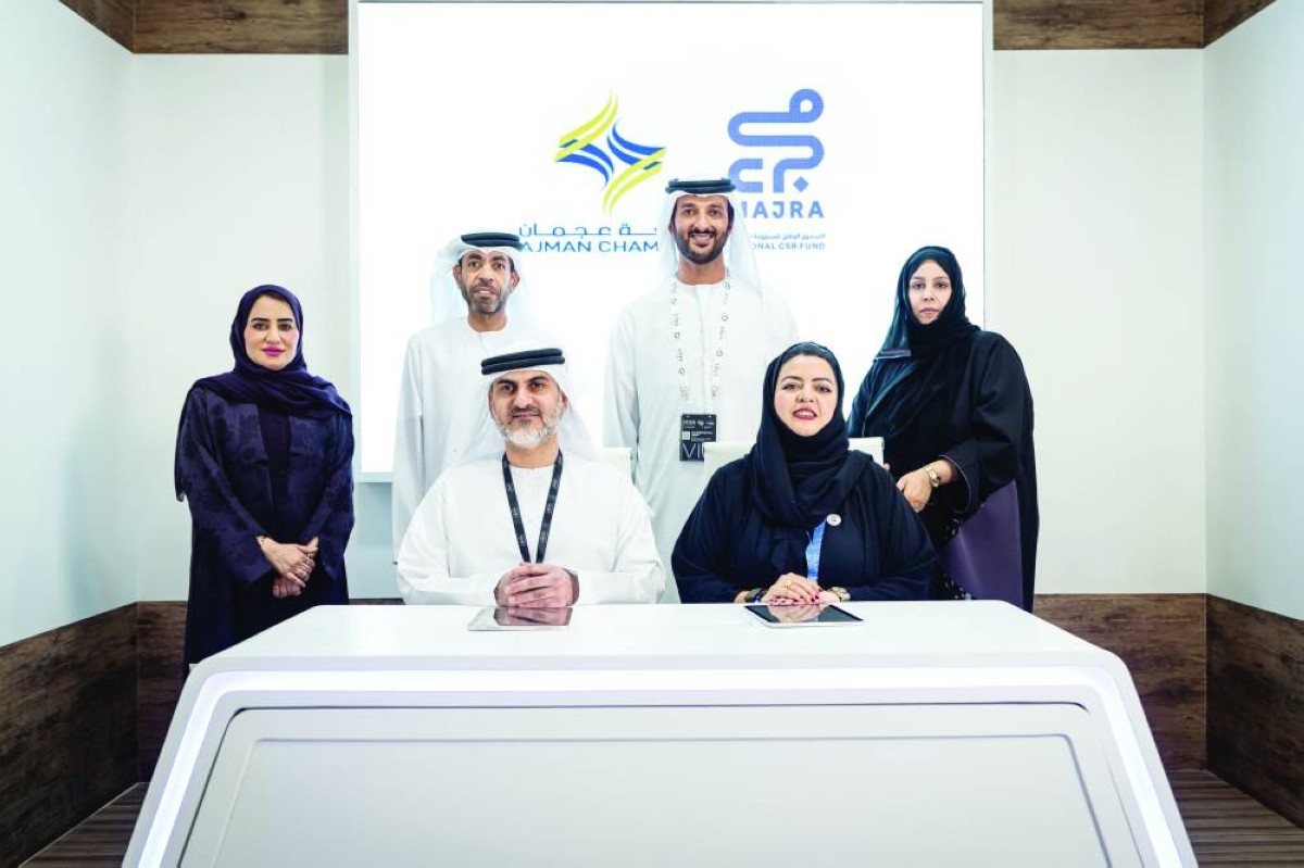 عبدالله بن طوق يشهد توقيع مذكرات التفاهم