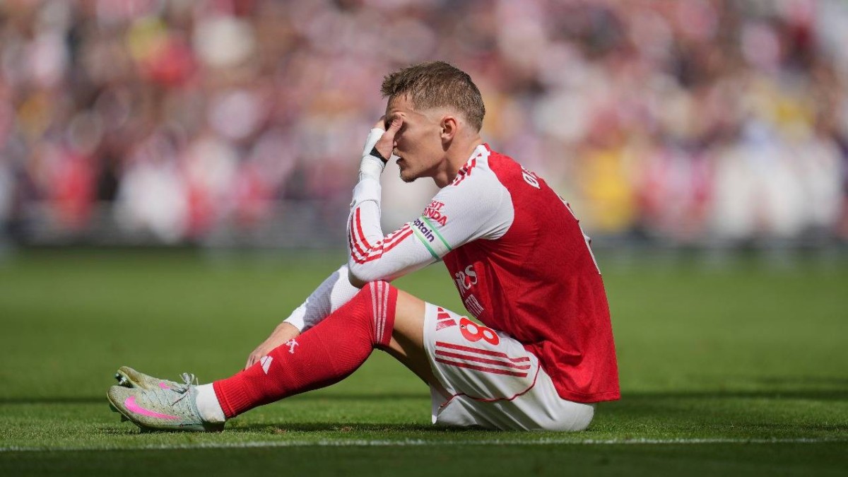 «عين» أصابت «ركبة أرسنال»