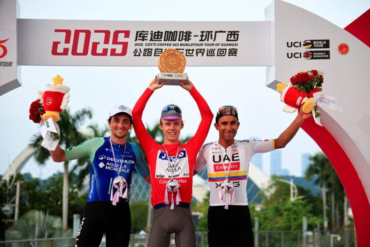 الإمارات للدراجات يختتم موسمه التاريخي بـ95 انتصاراً