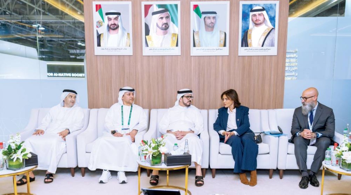 سعيد الطاير خلال اللقاء بحضور المسؤولين 