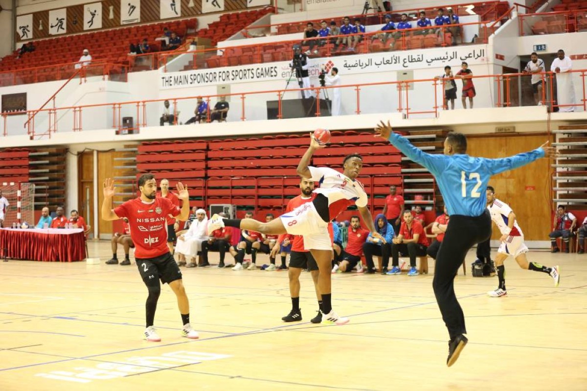 الشارقة يحسم كلاسيكو اليد ويتصدر الدوري بالفوز على شباب الأهلي