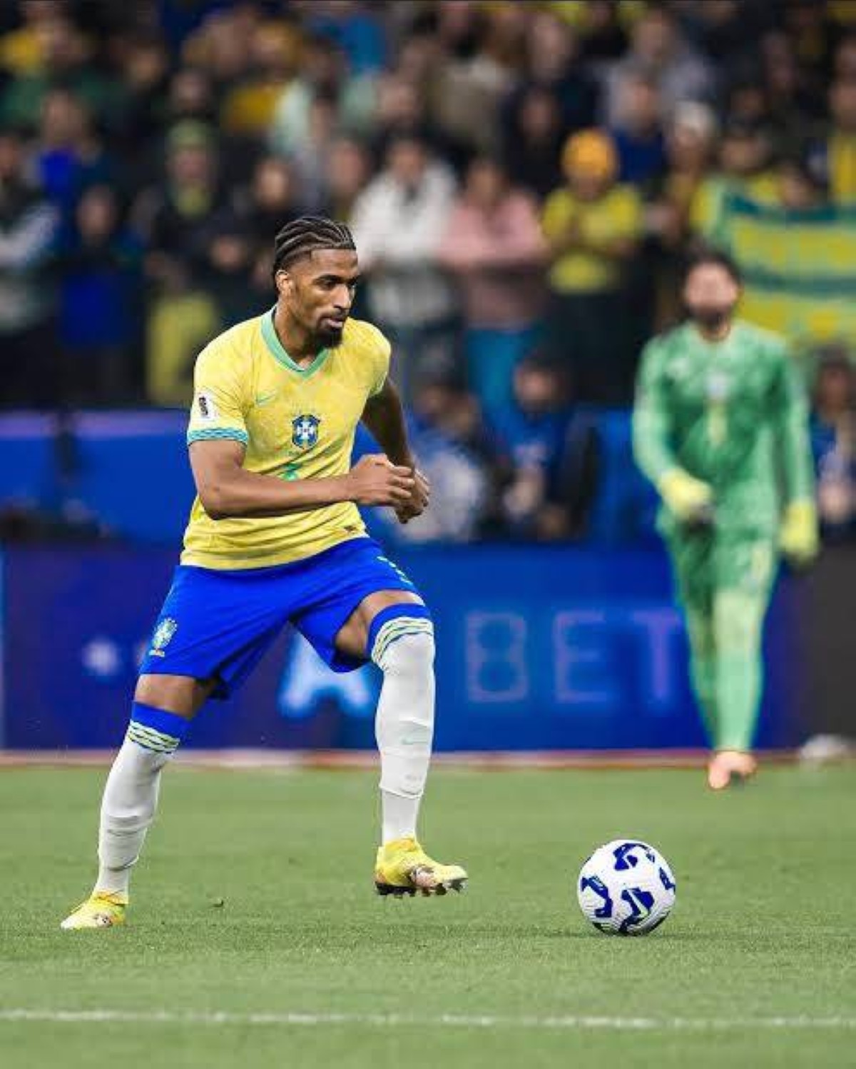 قصة إصرار ونجاح استثنائية .. أليكساندرو روبيرو من جمع النفايات إلى الثراء والمنتخب البرازيلي