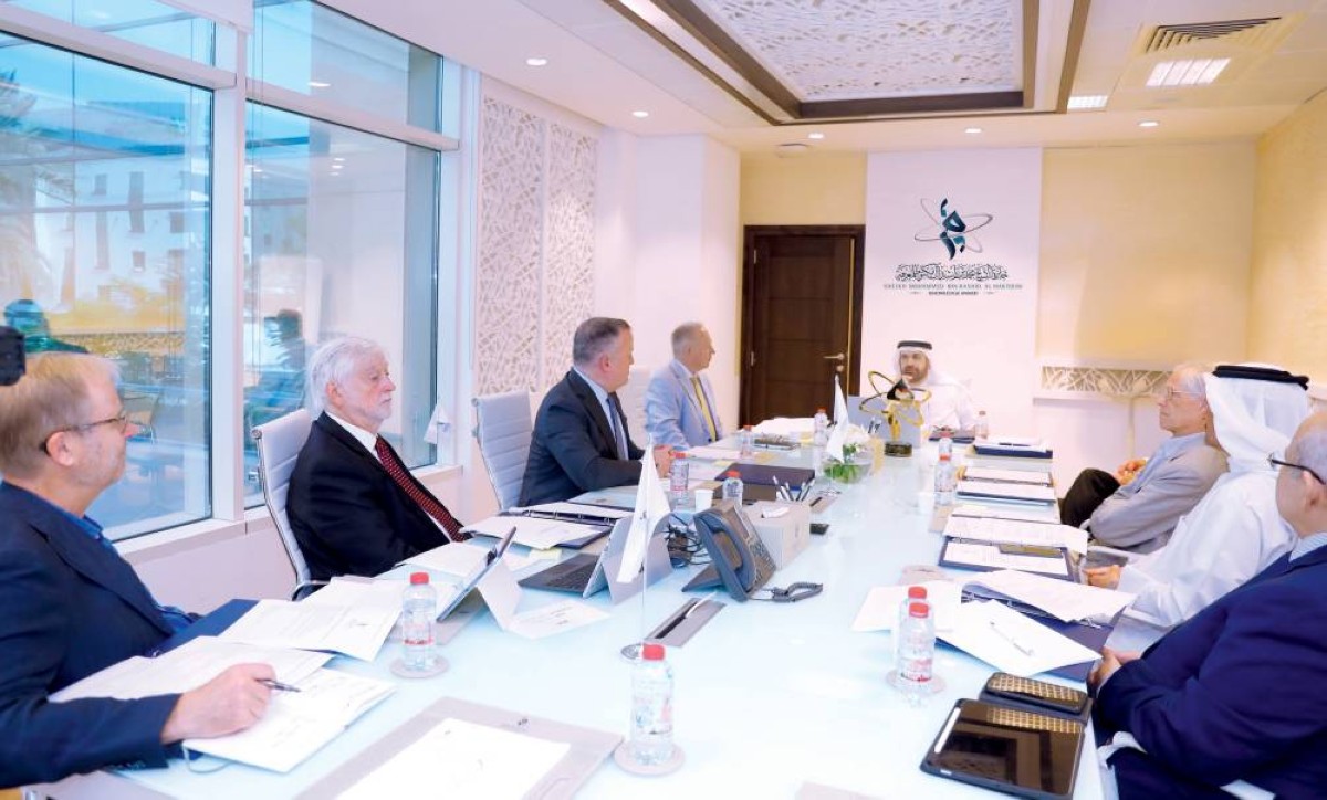 جمال بن حويرب والحضور خلال الاجتماع