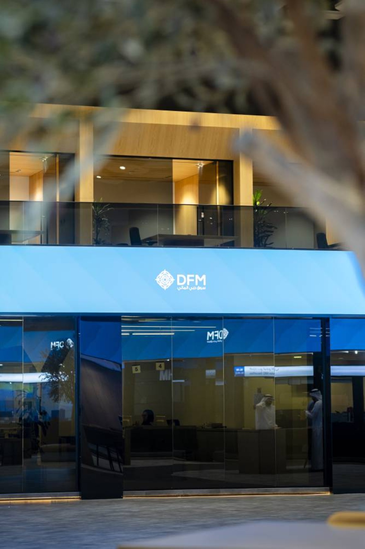 سوق دبي يتصدر عربياً.. ويتجاوز 6000 نقطة مجدداً