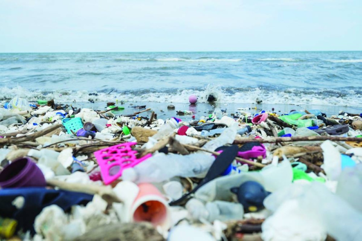 قرن كامل لإزالة البلاستيك من المحيطات!