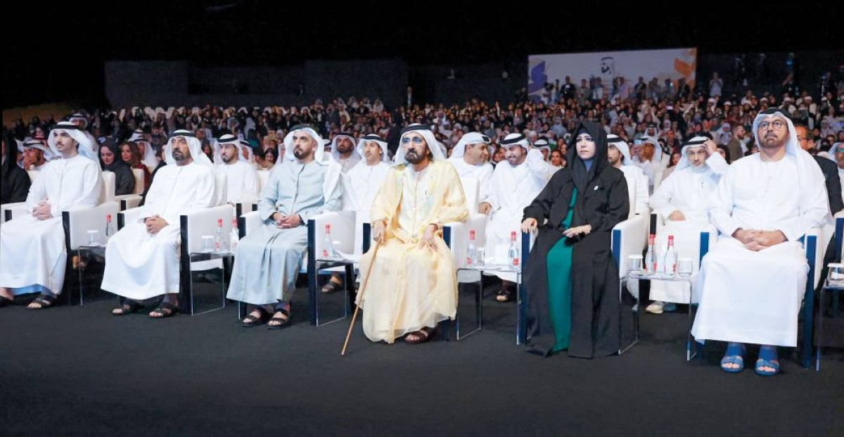 محمد بن راشد خلال الحفل بحضور سيف بن زايد وأحمد بن سعيد ولطيفة بنت محمد ومحمد بن راشد بن محمد ومحمد القرقاوي وعدد من المسؤولين والمدعوين
