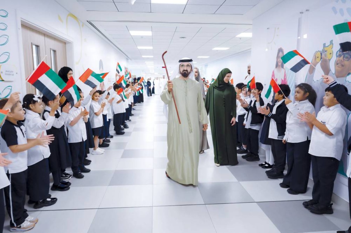 محمد بن راشد مرحباً بالطلبة بحضور سارة الأميري 
