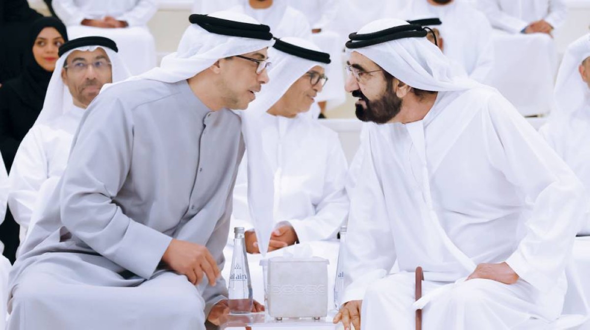 محمد بن راشد في حديث مع منصور بن زايد بحضور أحمد الصايغ ومغير الخييلي