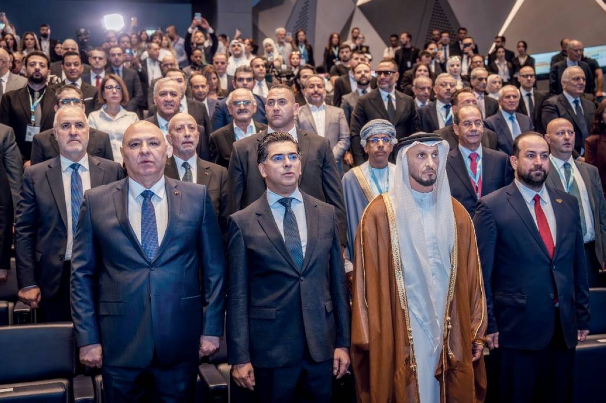 جوزاف عون وعبدالله آل حامد وجانب من المشاركين في الملتقى