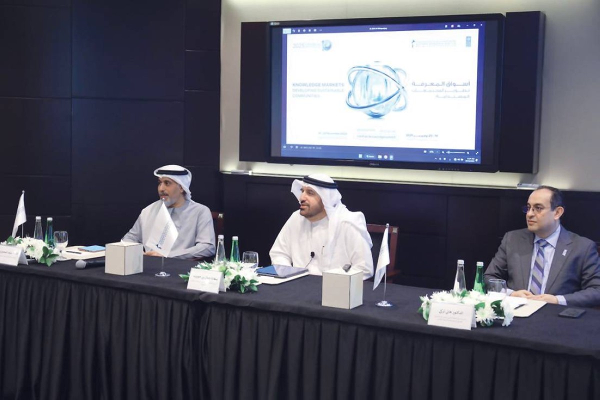 جمال بن حويرب وهاني تركي وسيف المنصوري خلال الإعلان عن الحدث