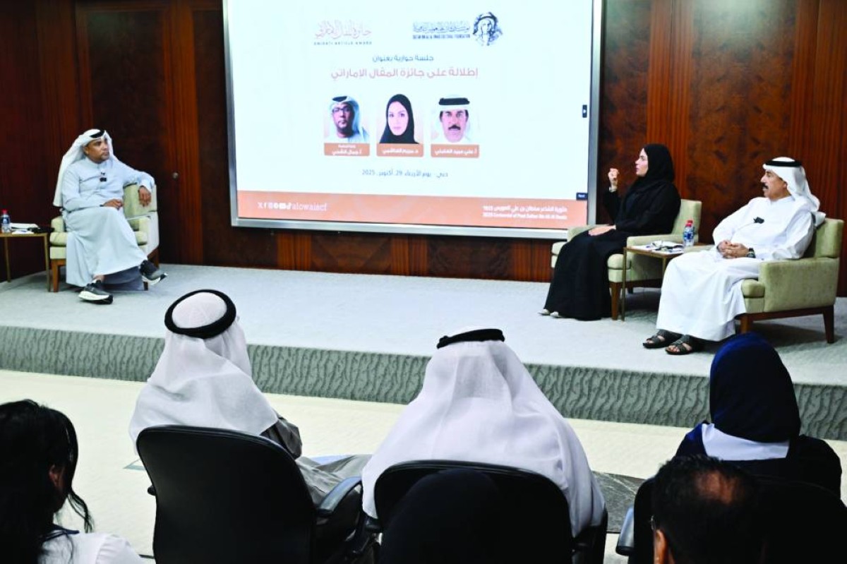 علي الهاملي ومريم الهاشمي وجمال الشحي خلال الندوة