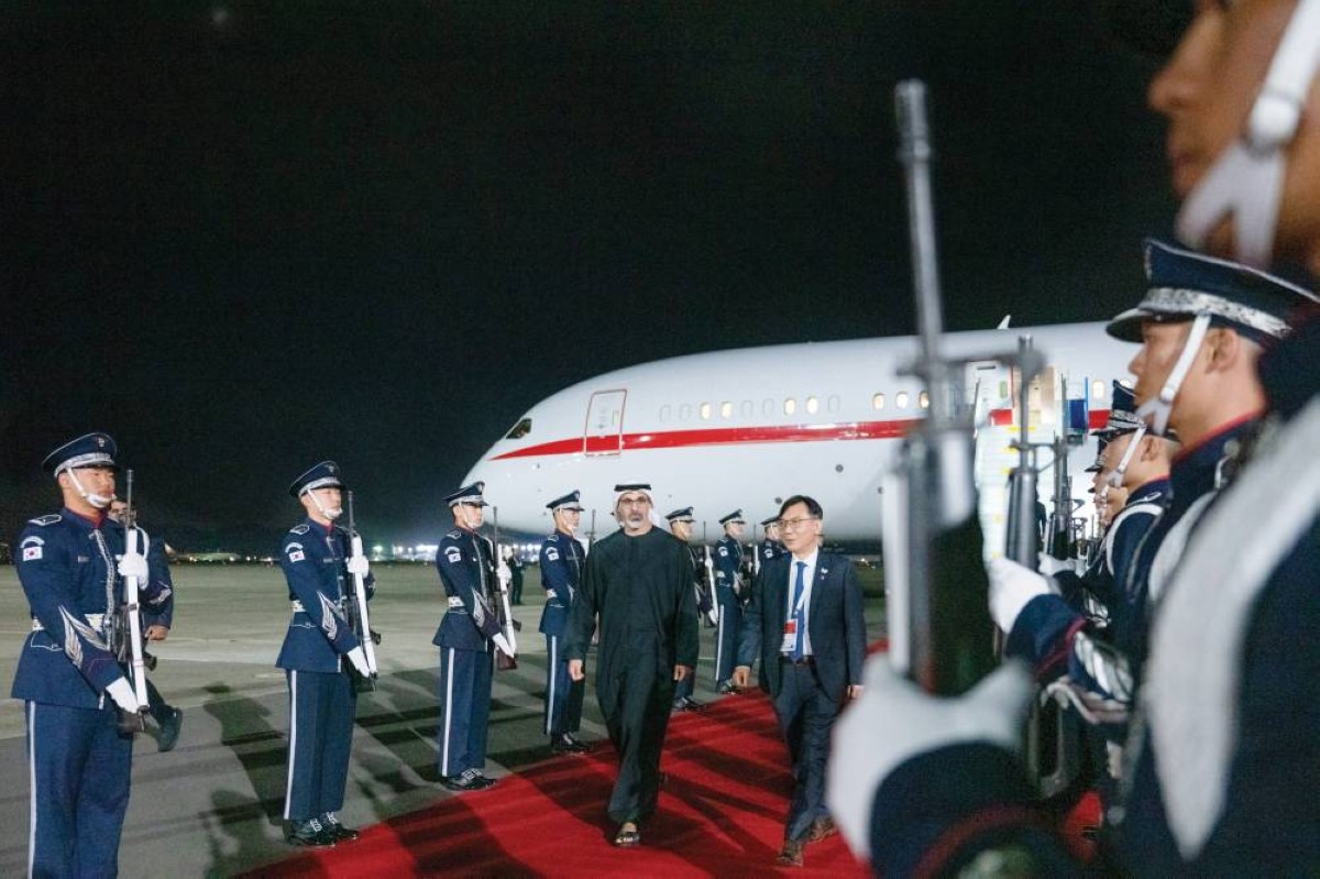 خالد بن محمد لدى وصوله إلى كوريا