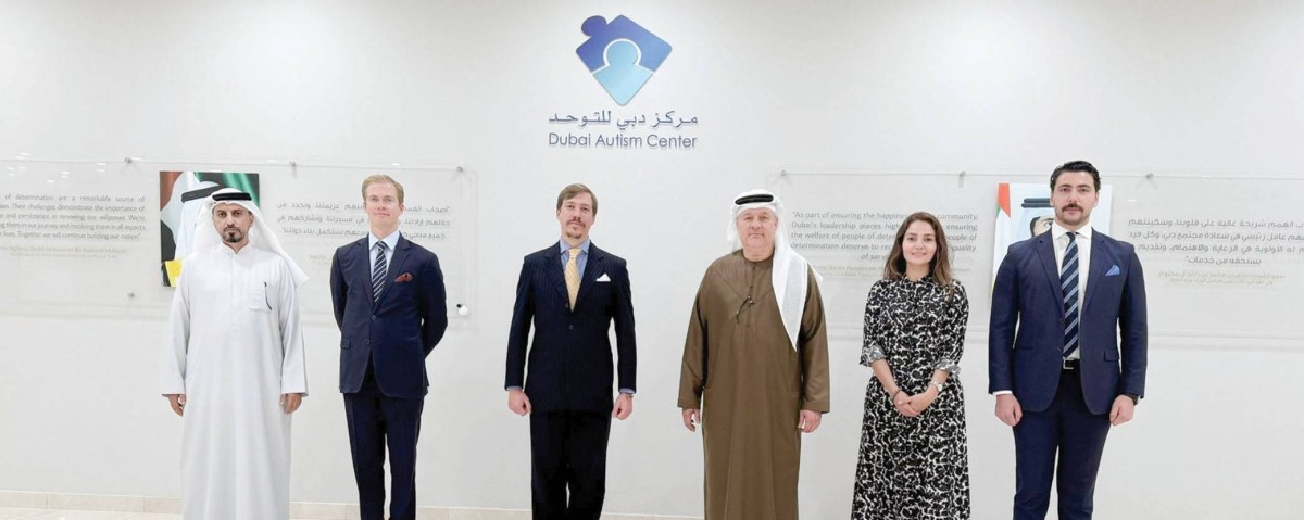 محمد العمادي والوفد الزائر