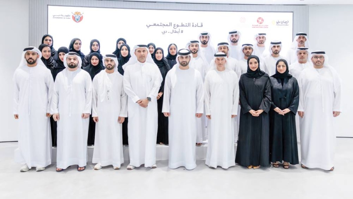 سموه في صورة جماعية مع قادة التطوع بحضور طلال بالهول وأحمد بورقيبه