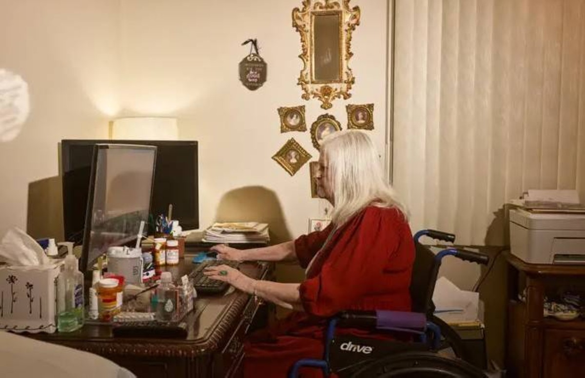 لماذا يواصل كبار السن الأمريكيون العمل حتى بعد سن الثمانين؟