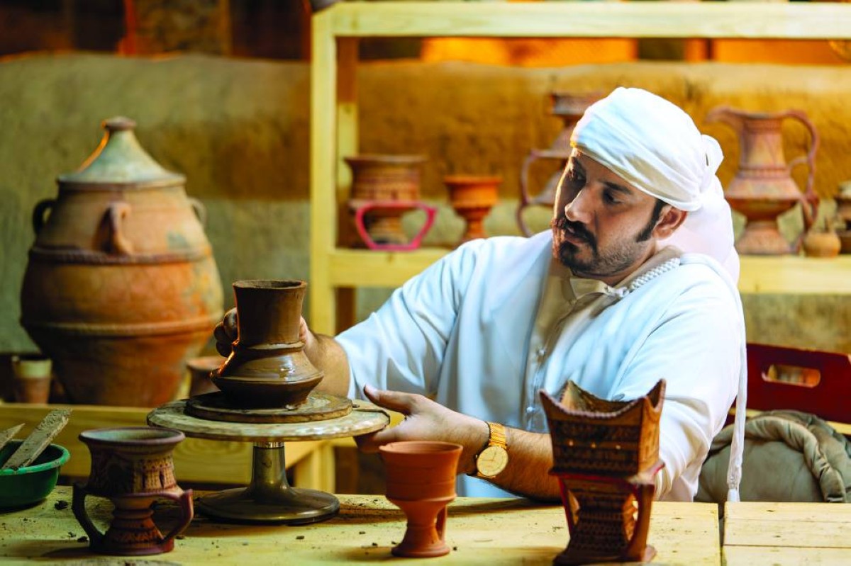 مهرجان الحرف والصناعات التقليدية.. رحلة تراثية غنية بالقصص الإماراتية