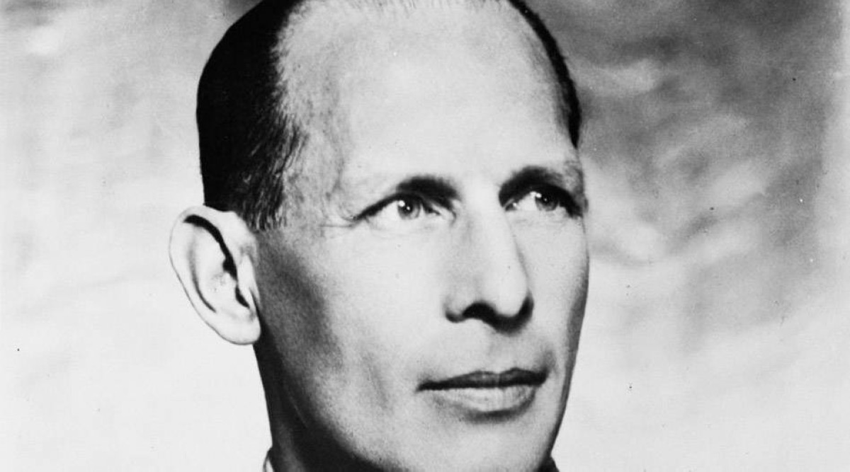 1935 -  الملك جورج الثاني يعود إلى اليونان ويستعيد ملكه بعد إعادة النظام الملكي.