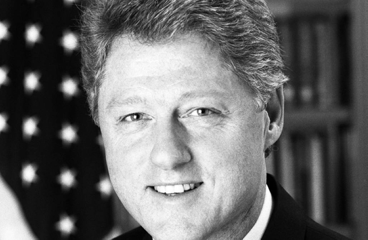 1992 -  انتخاب بيل كلينتون رئيساً للولايات المتحدة بعد تغلبه على الرئيس جورج بوش.