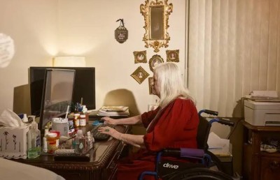 لماذا يواصل كبار السن الأمريكيون العمل حتى بعد سن الثمانين؟