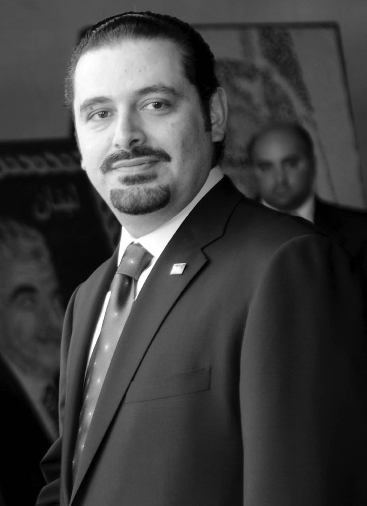 2017-  رئيس الوزراء اللبناني سعد الدين الحريري يعلن في كلمة متلفزة من الرياض استقالته بشكل مفاجئ.