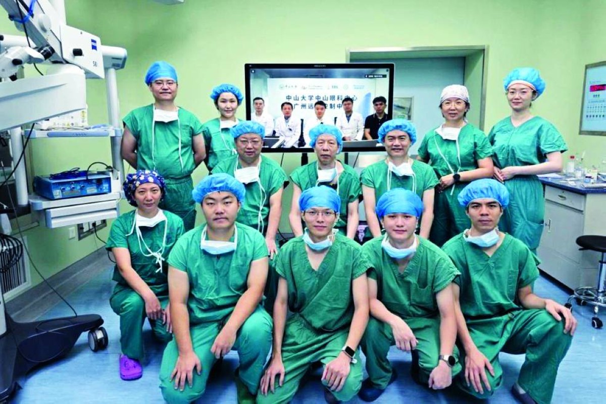 جراحة عيون بالروبوت لمريض على بعد 4000 كيلومتر