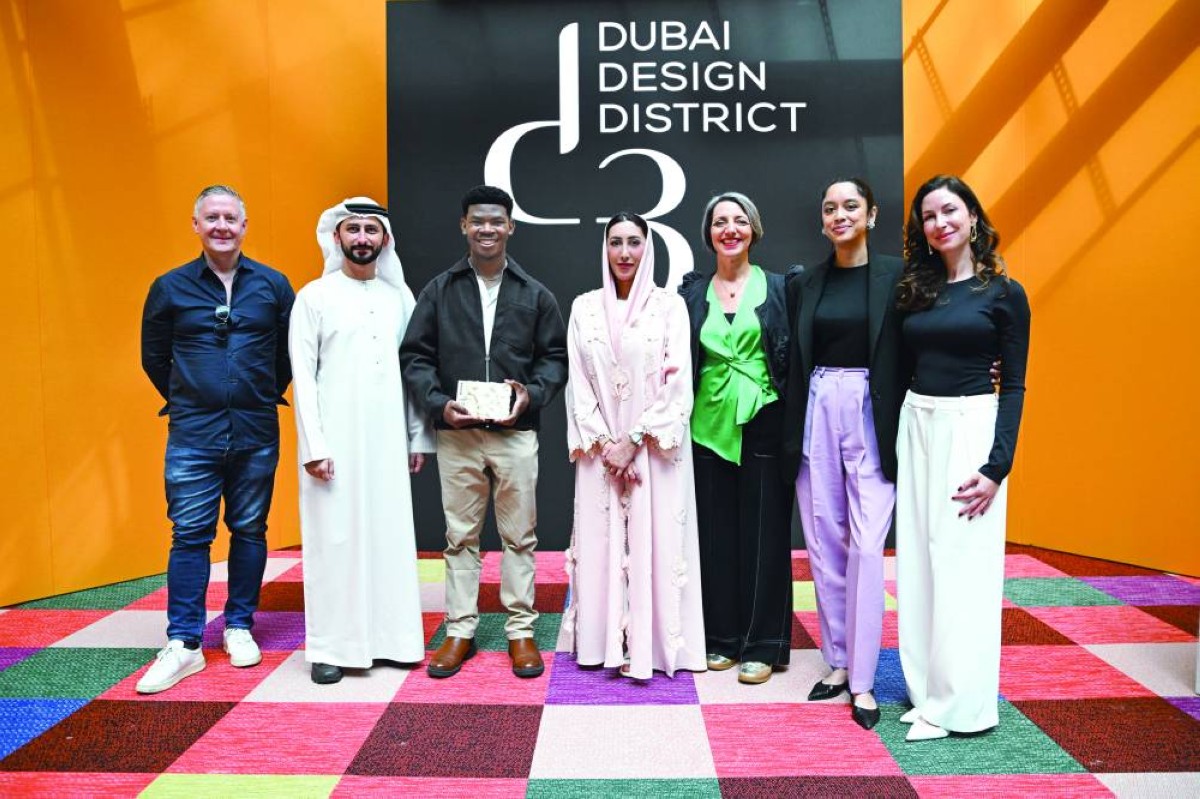 خديجة البستكي والحضور خلال فعالية تسليم أويريمي وانزيكين الجائزة