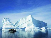 نهر جليدي يتفكك بسرعة