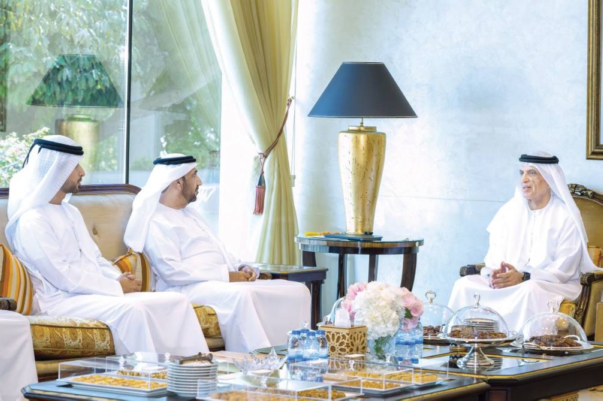 سعود بن صقر خلال استقباله محمد اليماحي 
