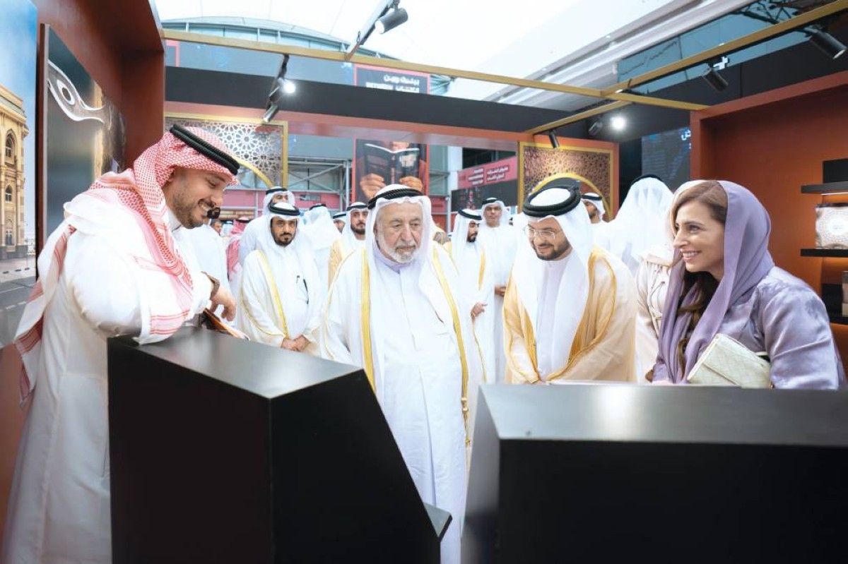 سلطان القاسمي خلال إطلاق الدار بحضور بدور القاسمي