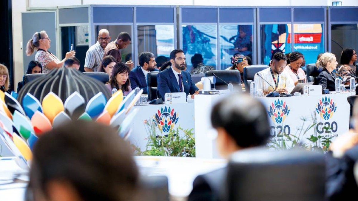 سالم القاسمي خلال الاجتماع