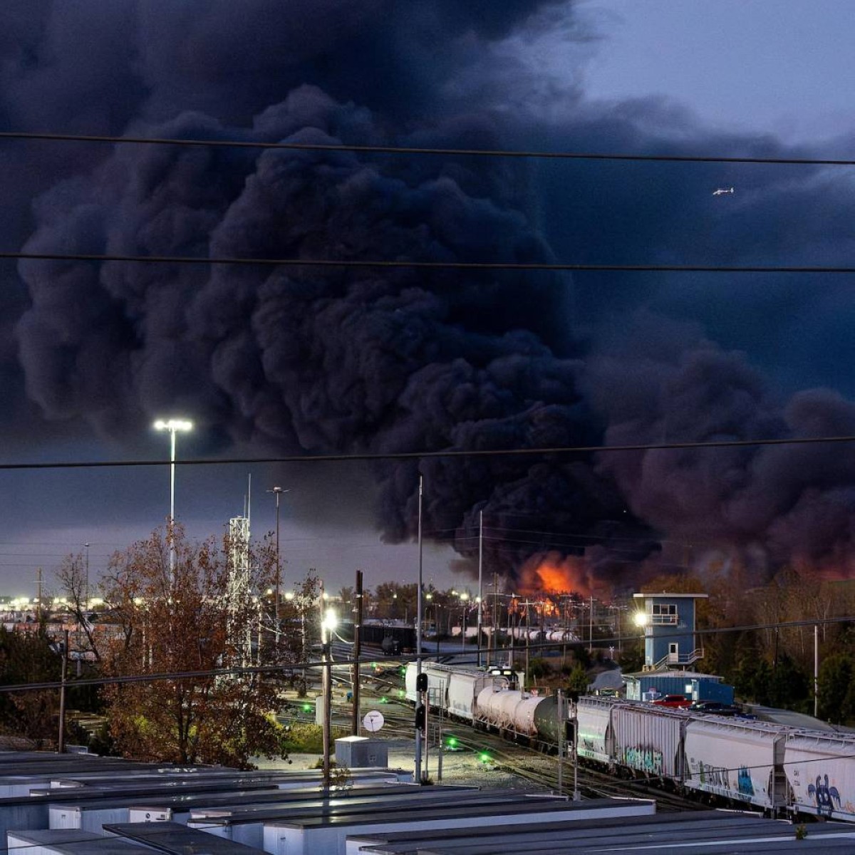 تحطم طائرة شحن في كنتاكي الأمريكية يربك سلاسل التوريد