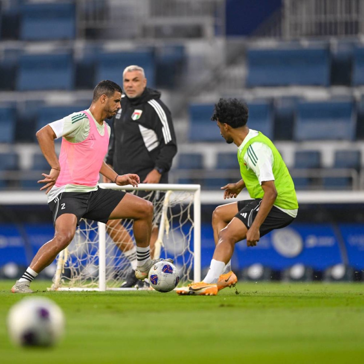 «الأبيض» يستعد لمواجهة العراق ضمن ملحق المونديال في استاد آل مكتوم