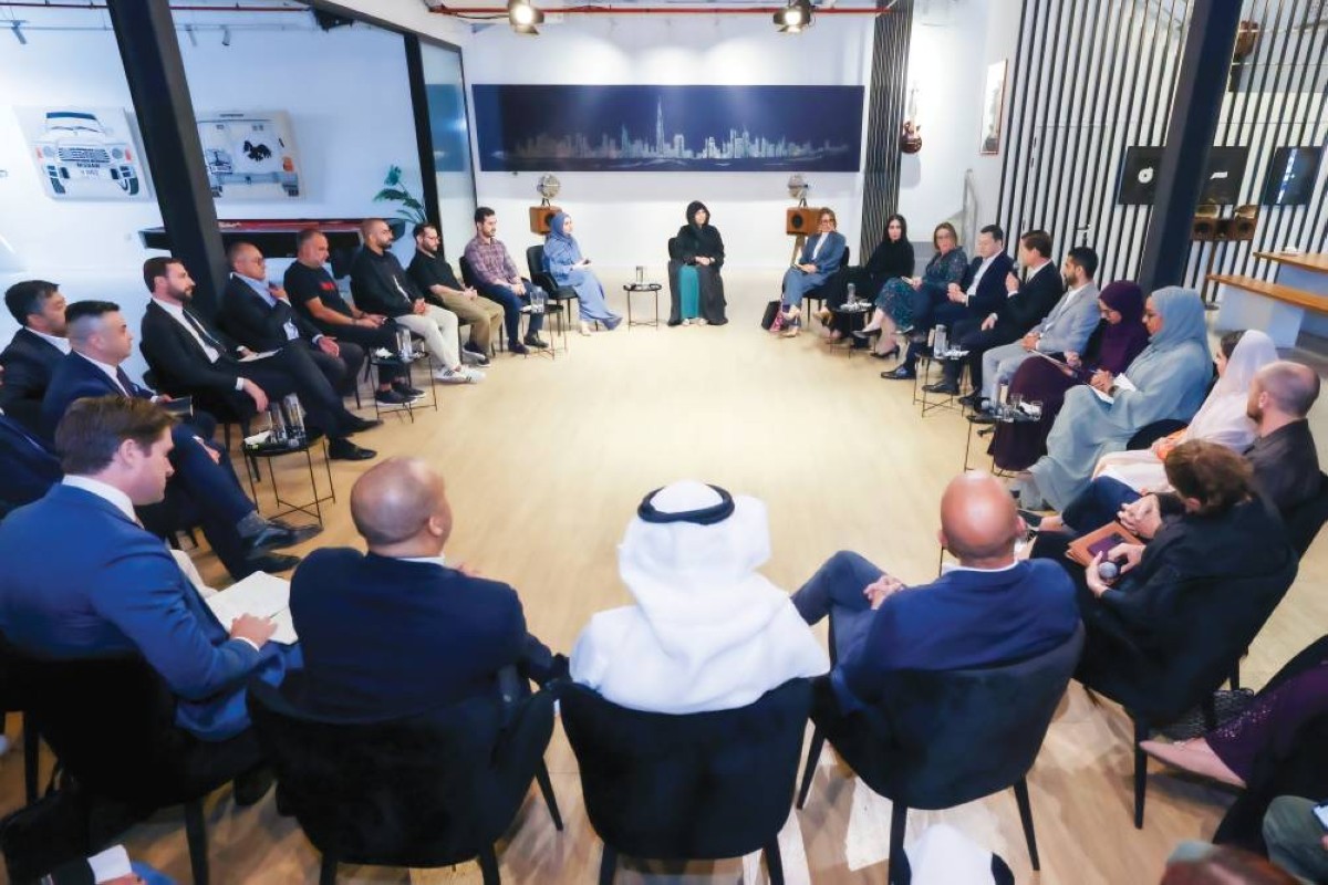 لطيفة بنت محمد خلال اللقاء بحضور هالة بدري ونخبة من رواد القطاع الموسيقي