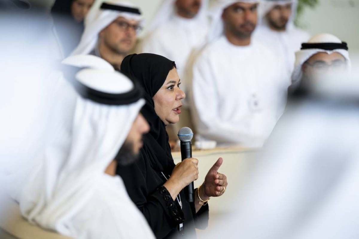 سناء سهيل متحدثة خلال الجلسة