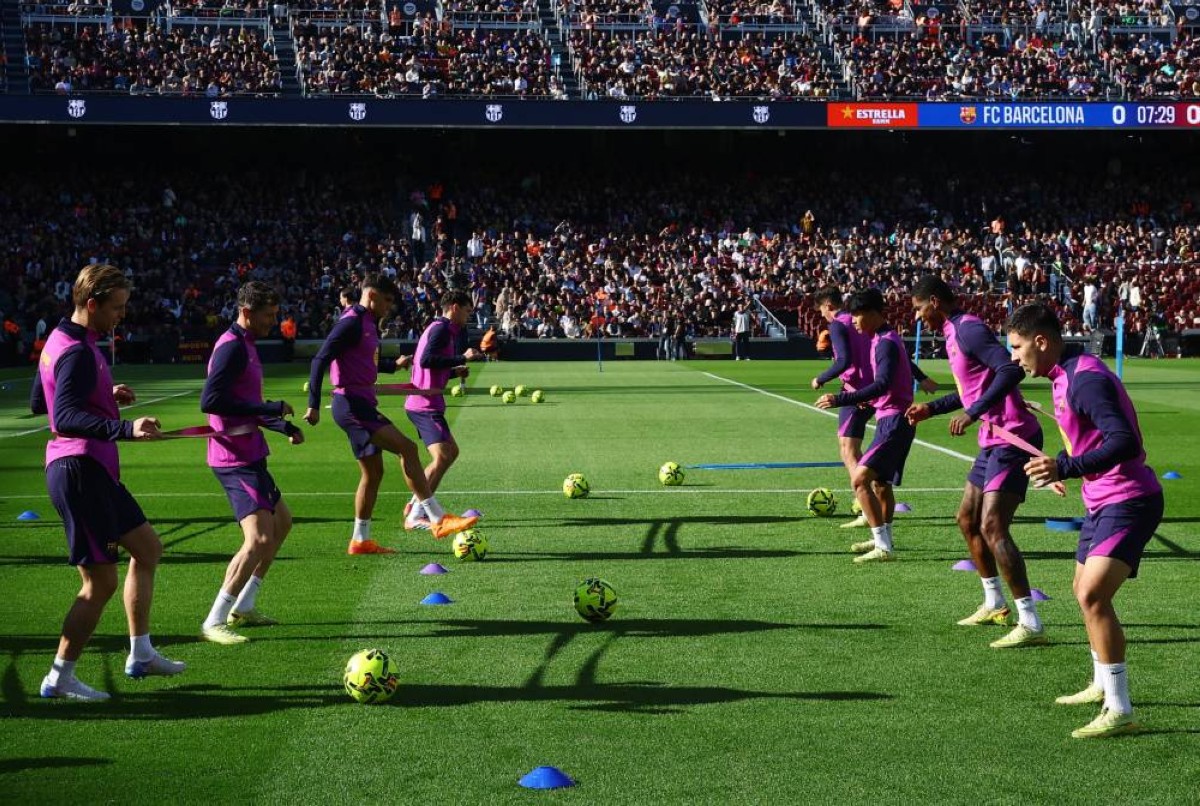 20 ألف مشجع في أول تدريب لبرشلونة في كامب نو الحديث