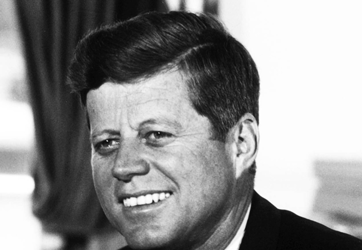 1960 انتخاب جون كينيدي رئيساً للولايات المتحدة.
