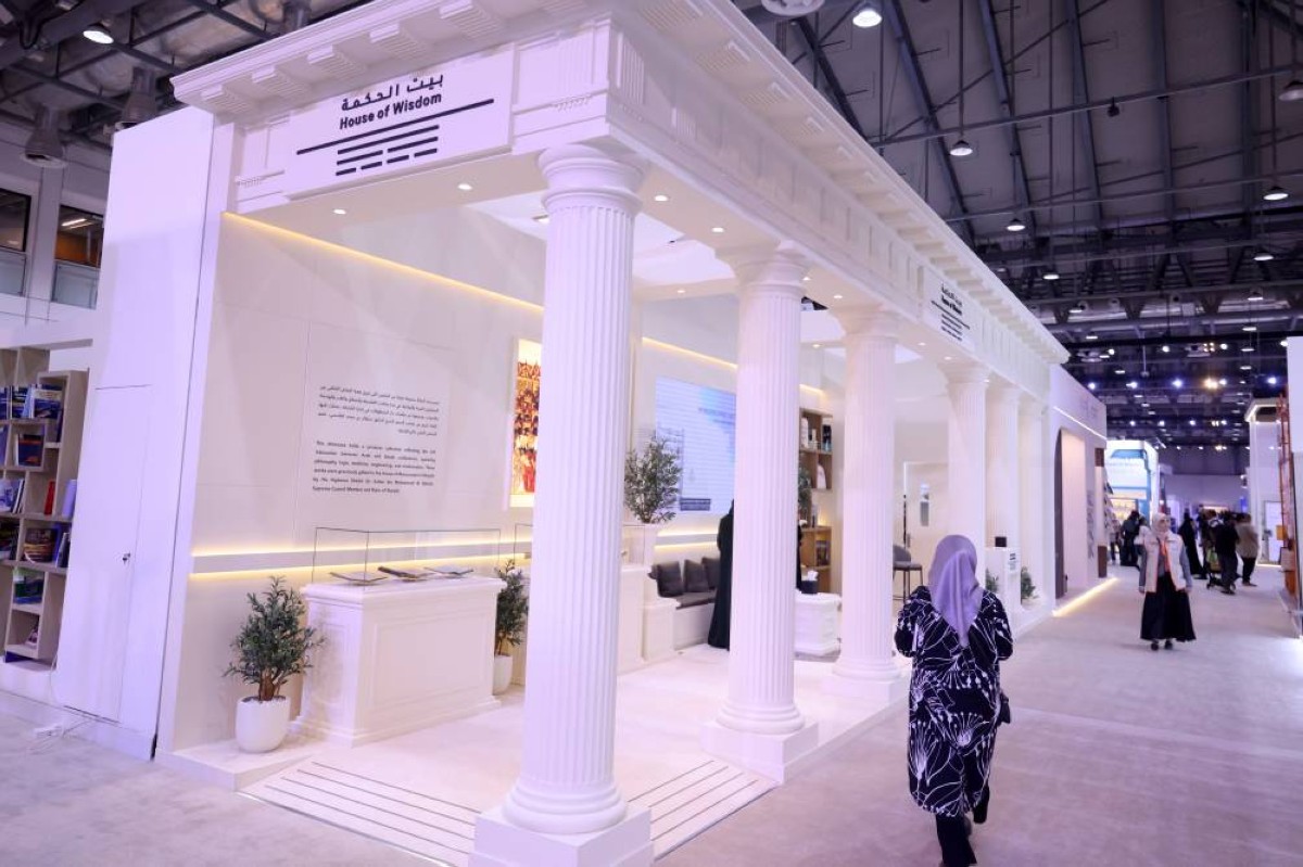 مخطوطات توثق تفاعل الحضارتين العربية واليونانية في جناح «بيت الحكمة»