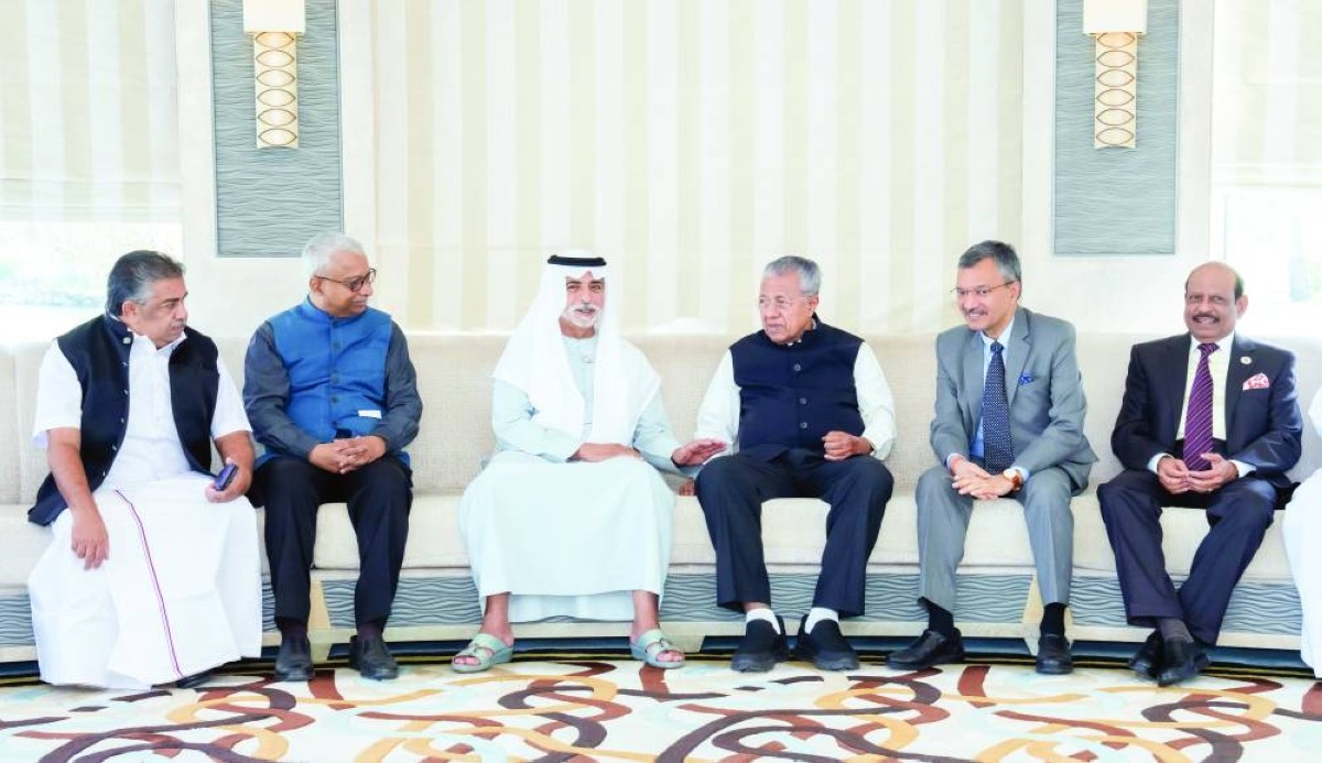 نهيان بن مبارك خلال استقباله بيناراي فيجايان