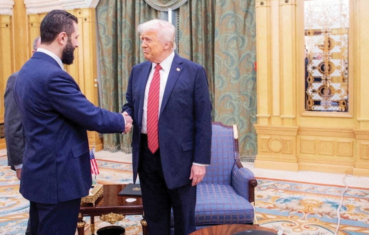 ترامب خلال لقائه الشرع في الرياض في 14 مايو الماضي