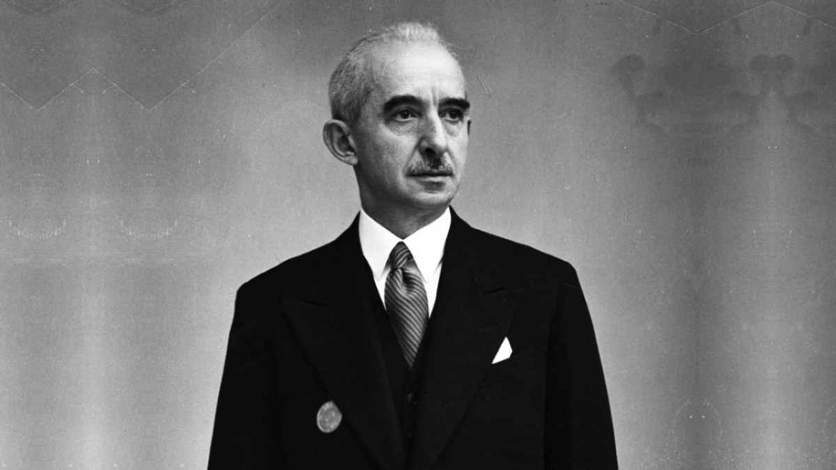 1938 -  عصمت إينونو يتولى رئاسة الجمهورية التركية خلفاً لمصطفى كمال أتاتورك.