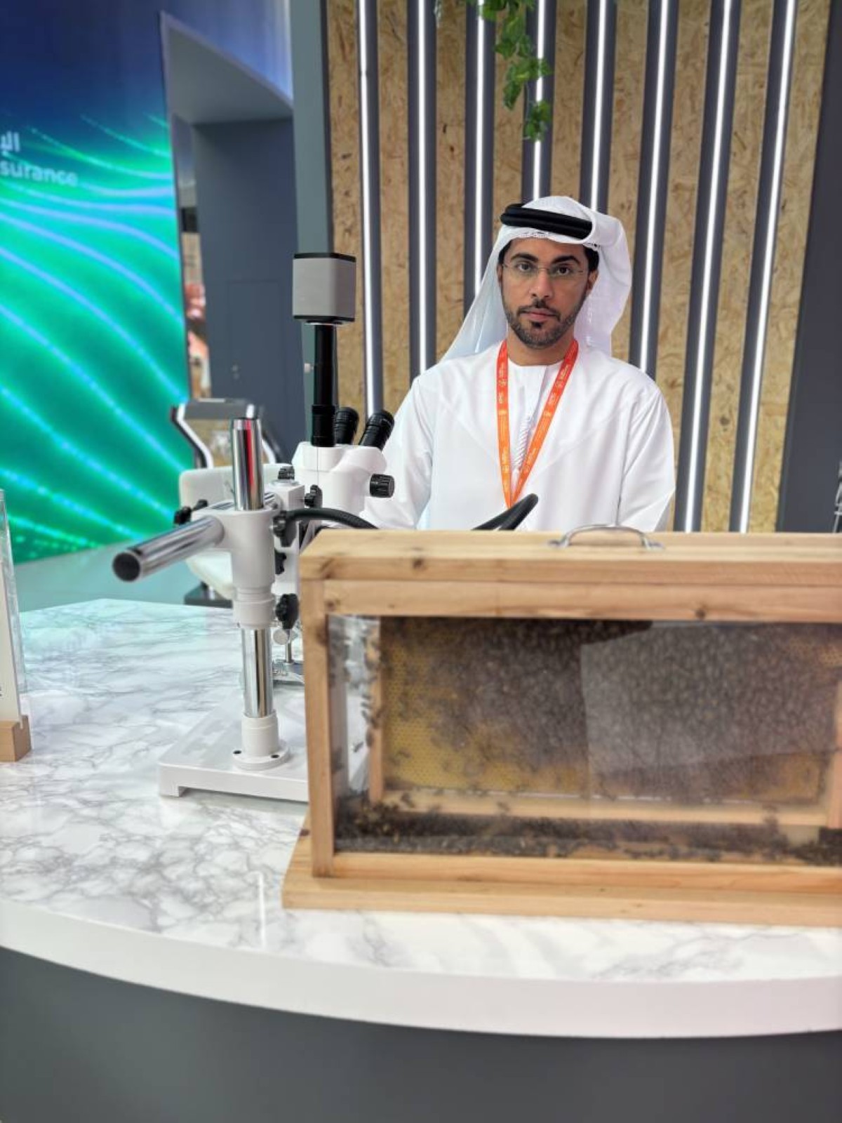 «السلامة الغذائية» تعزز إنتاجية العسل الإماراتي بتقنيات حديثة