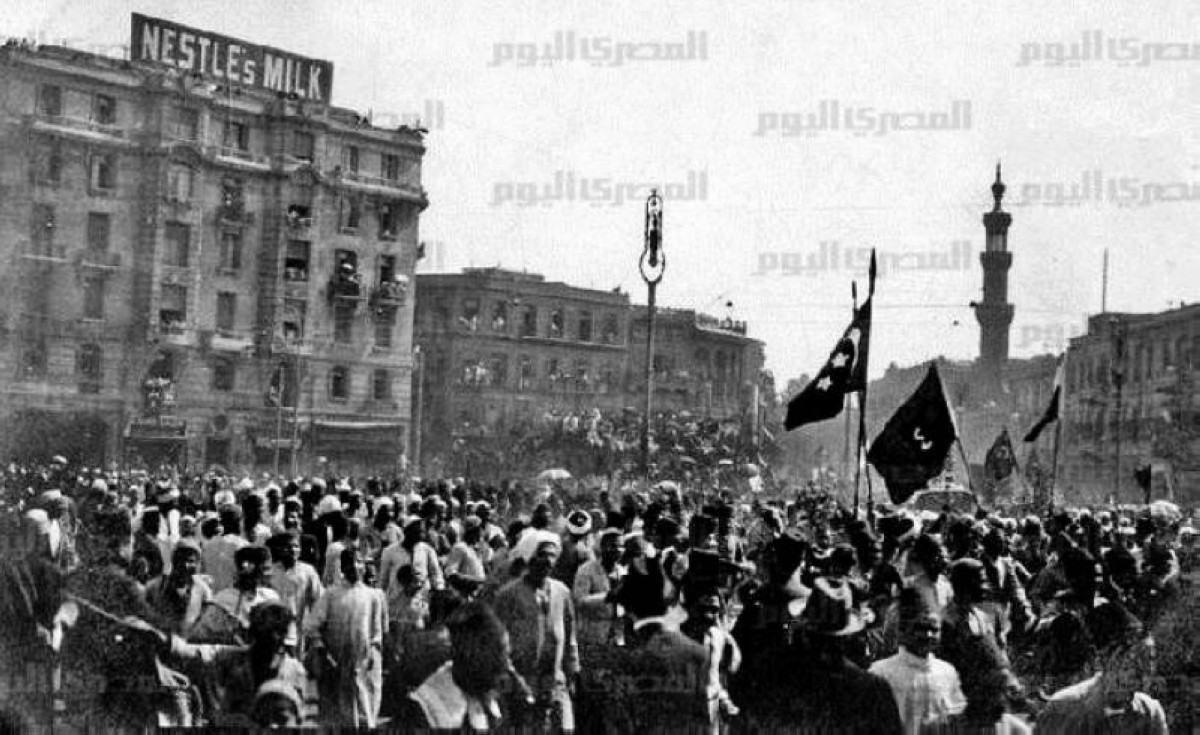 1935 - اندلاع انتفاضة شعبية في مصر ضد الاحتلال البريطاني.