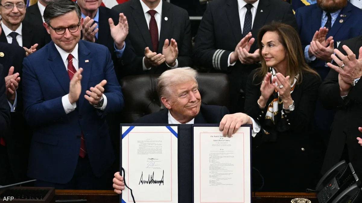 ترامب يعلن إنهاء الإغلاق الحكومي