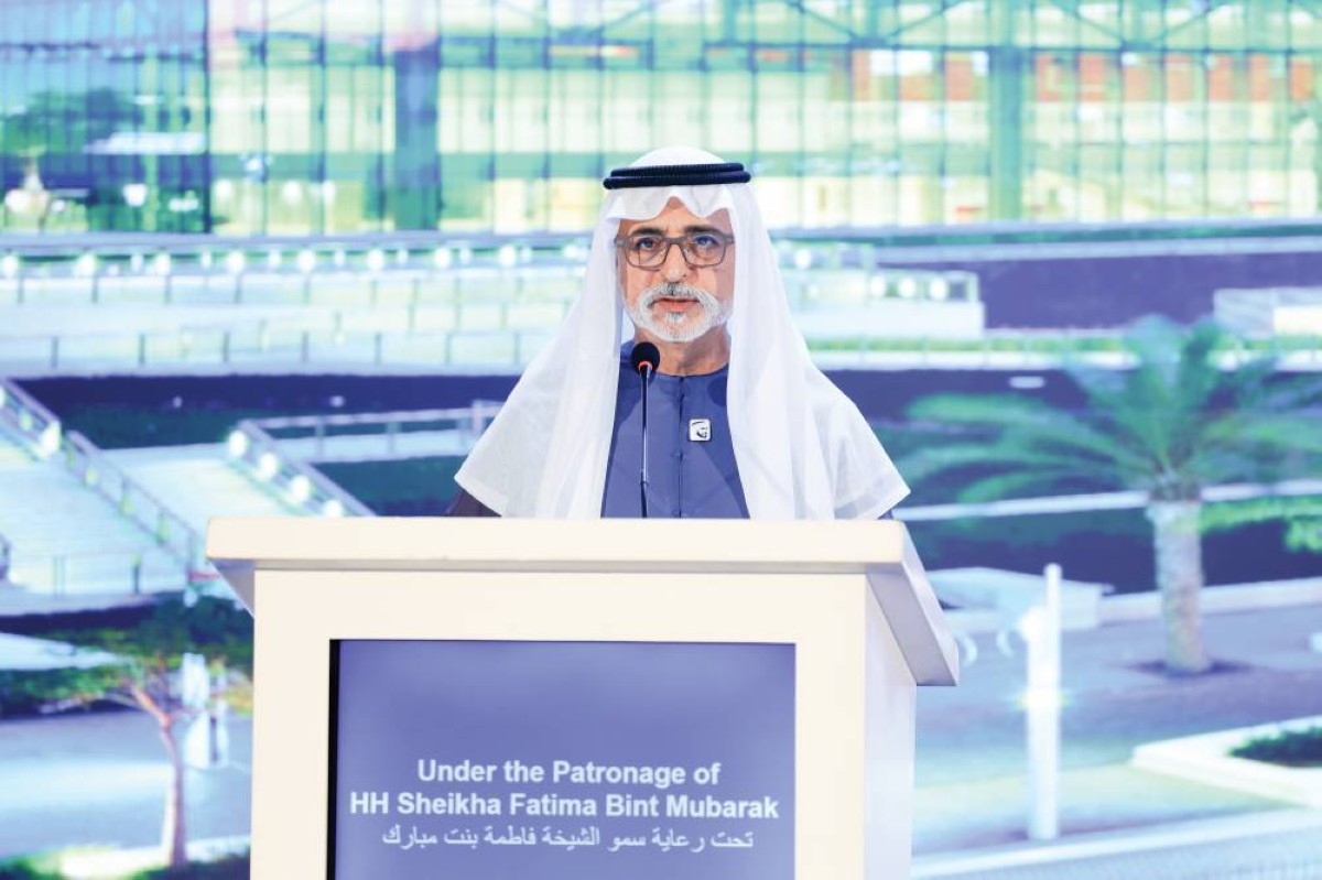 نهيان بن مبارك متحدثاً في المؤتمر