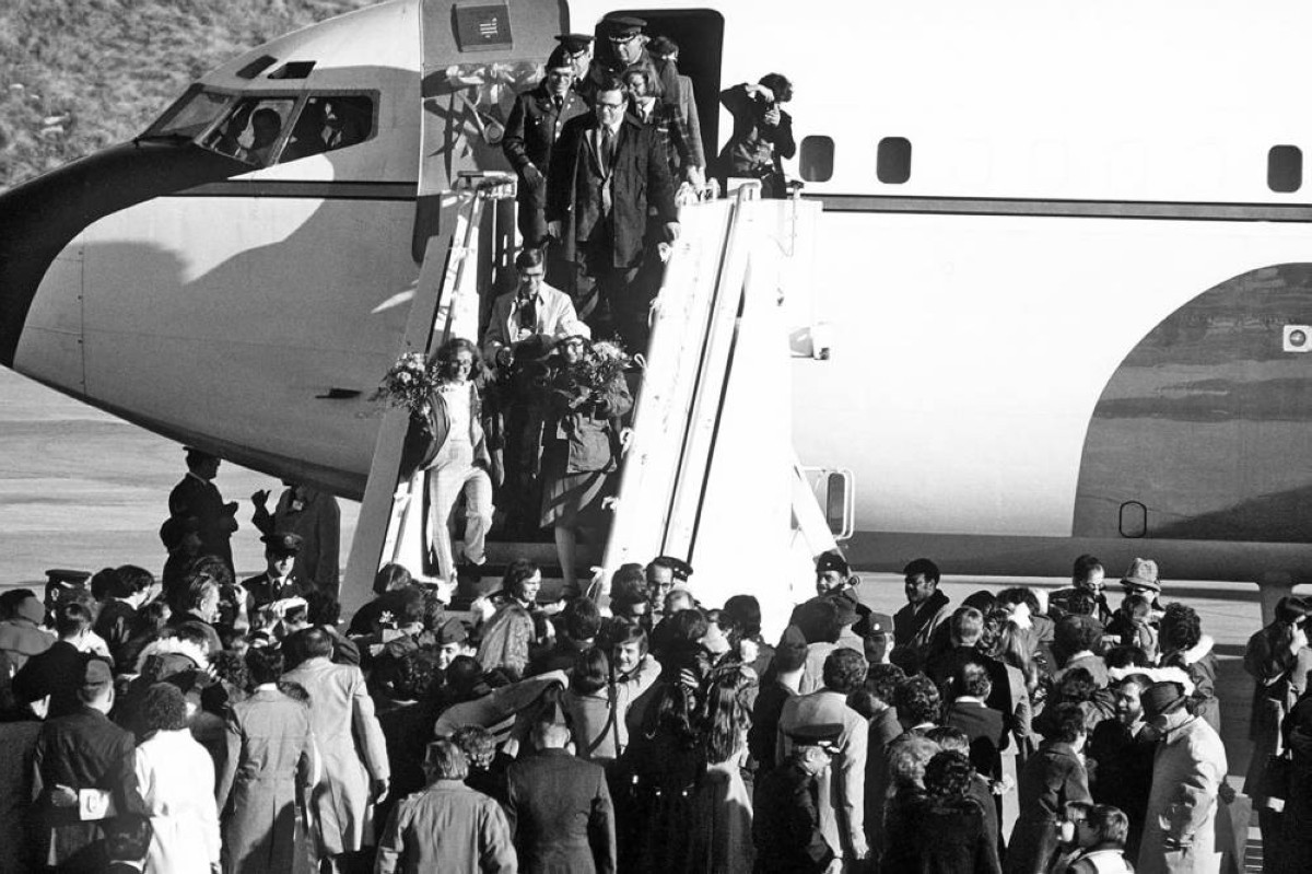 1979 الرئيس الأمريكي جيمي كارتر يقرر تجميد الأصول الإيرانية على خلفية أزمة الرهائن.
