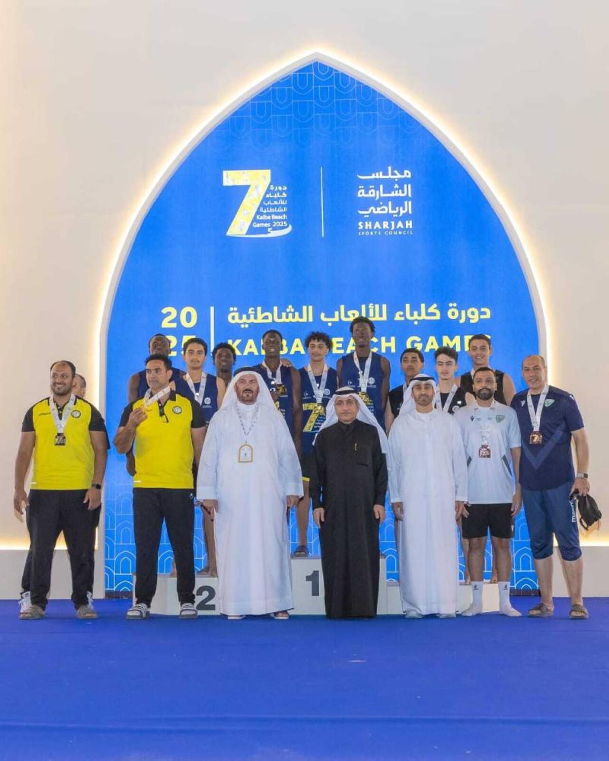 سعيد بن صقر القاسمي يتوج كلباء بطلاً لشباب الطائرة