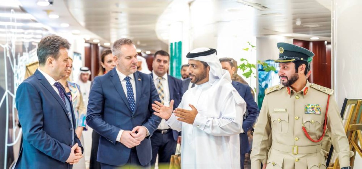 حارب الشامسي وألكسندر يانييف وكبار الضباط خلال الزيارة