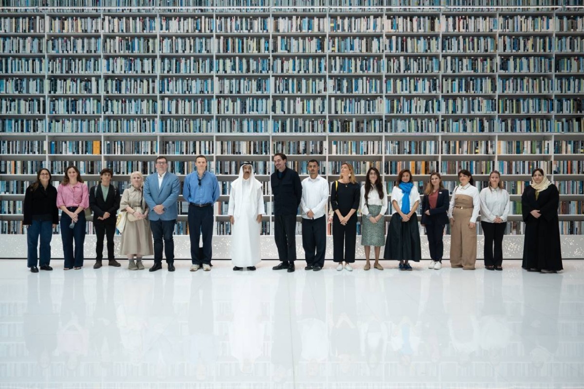 محمد المر والوفد الزائر