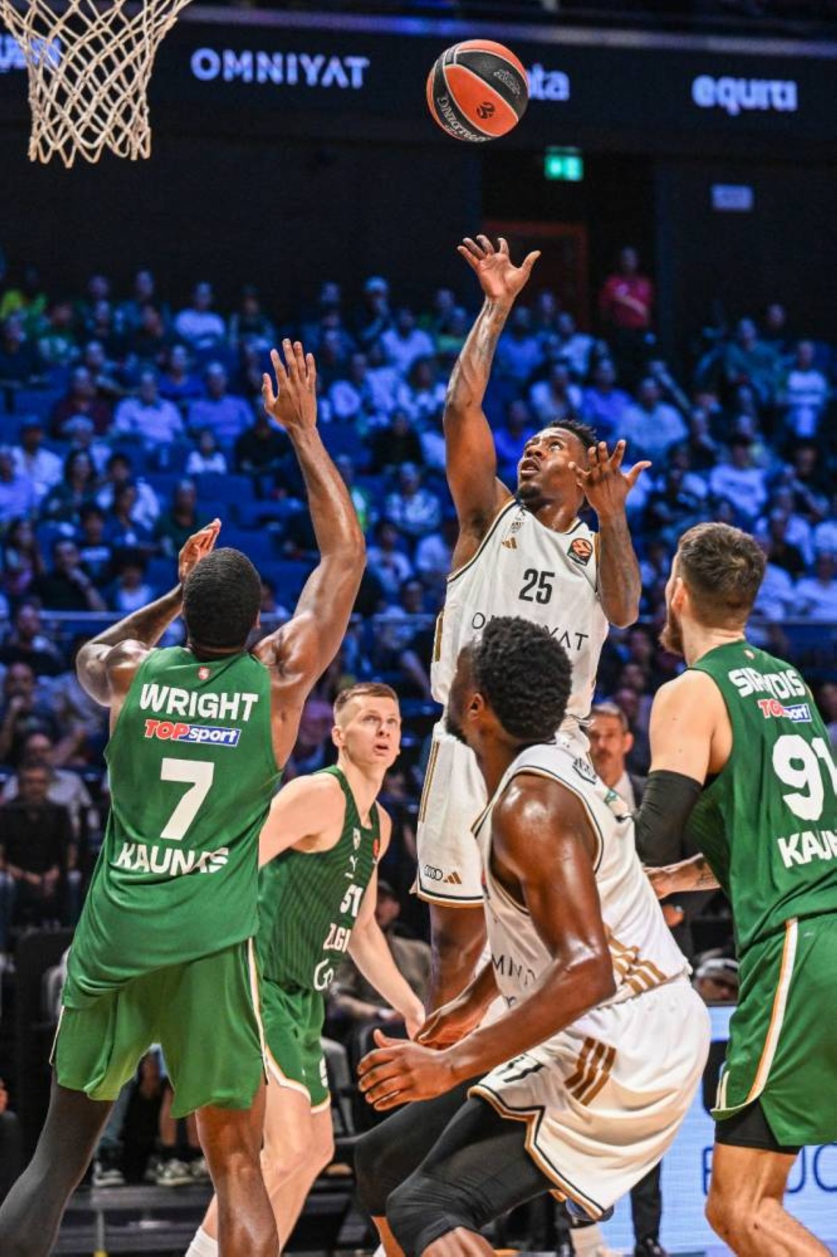 «دبي لكرة السلة» يفجر مفاجأة جديدة في «اليوروليغ»