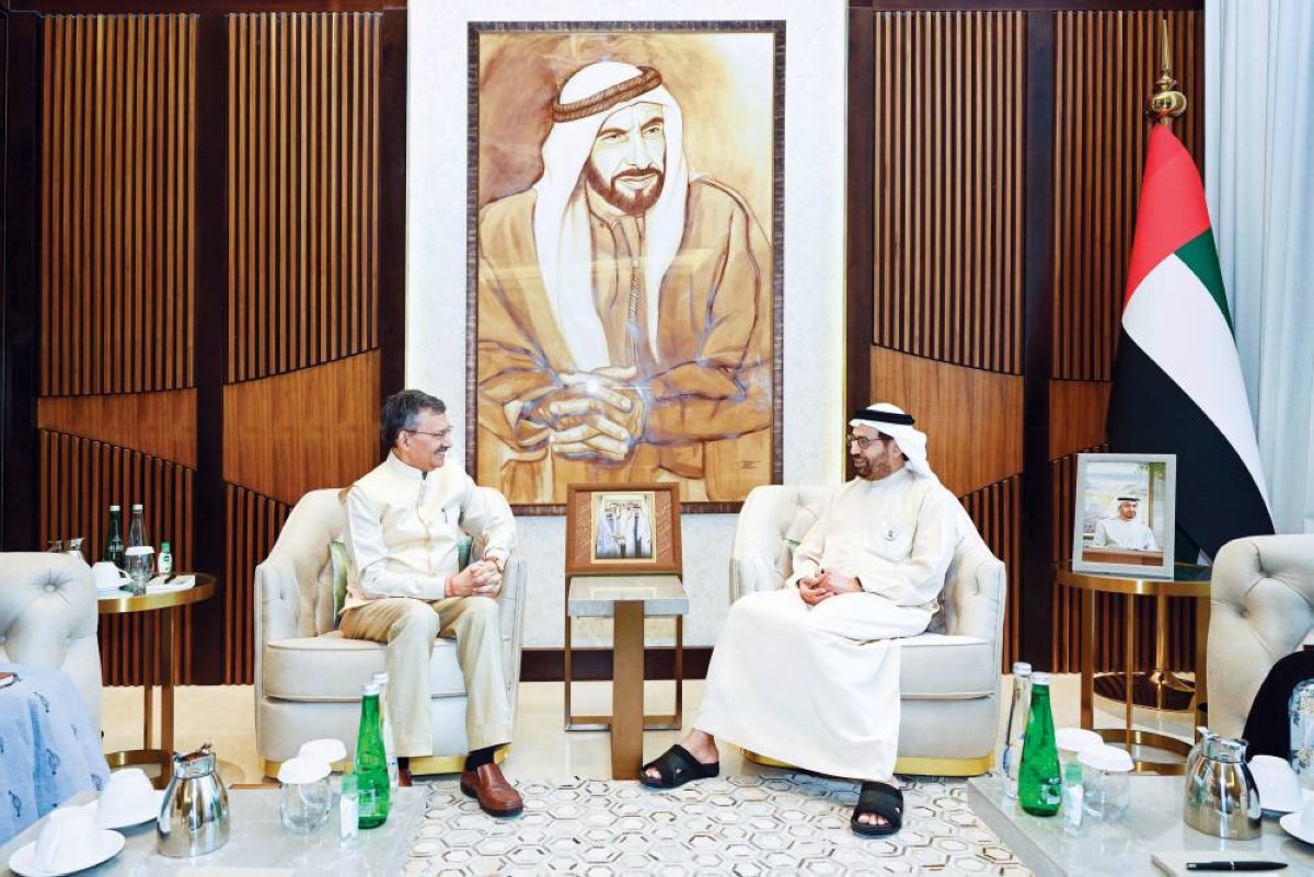 علي النعيمي وديباك ميتال خلال اللقاء